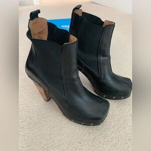 Fluevog size 7 Black Leather Square toe Ankle Boots with studs